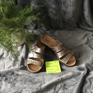 NWOT - Clarks Pewter Sandal